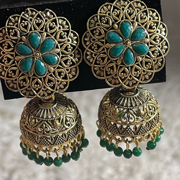 Earrings - Picture 1 of 3